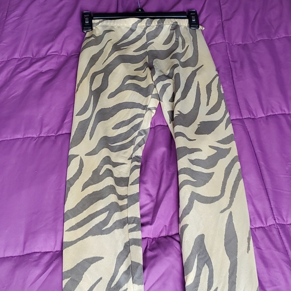 Vintage Spell Leggings - Picture 2 of 11